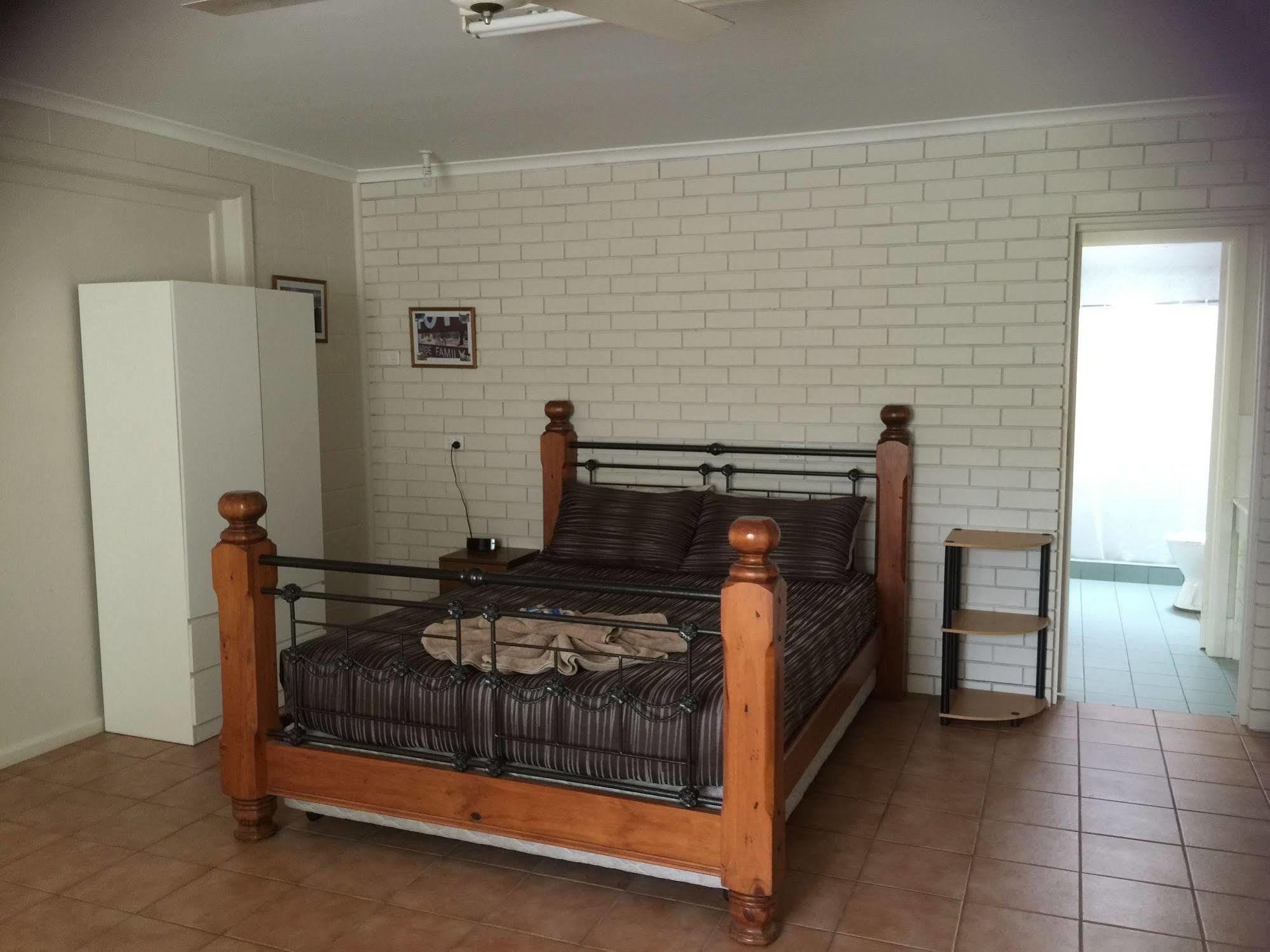 Warrumbungles Mountain Motel Coonabarabran Bagian luar foto