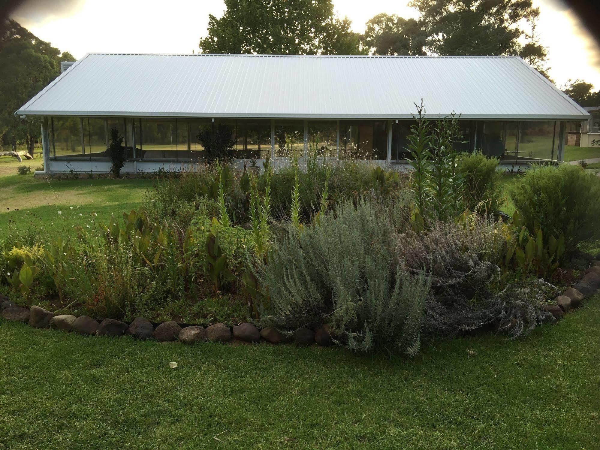 Warrumbungles Mountain Motel Coonabarabran Bagian luar foto